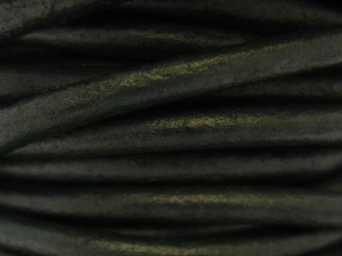Dunkelblaues Lederband mit einer Länge von 80 cm und einer Dicke von 3 mm, ausgestattet mit einem Silber Bajonett in Metallic truly teal, Hersteller Juwelier Harnisch.
