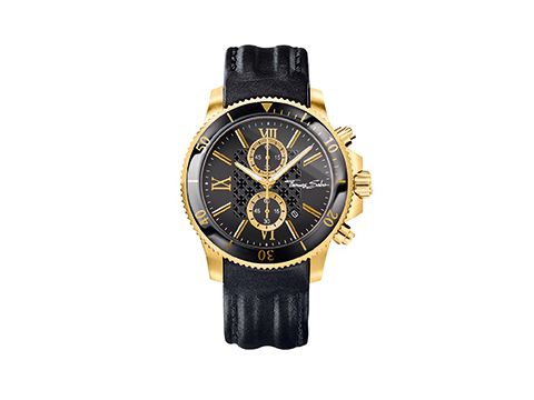 Chronograph Herrenuhr von Thomas Sabo, Modell WA0265-213-203, mit schwarzem Ziffernblatt, goldenen Zeigern, römischen Ziffern und einem schwarzen Lederarmband.