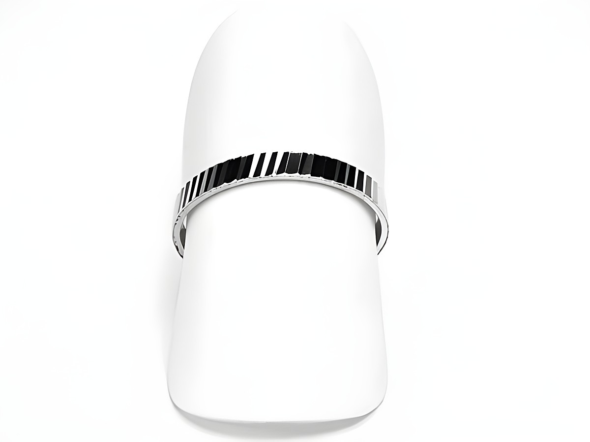 Silber Zehenring rhodiniert mit Diamantschliff, elegant und modern, geeignet als Fußschmuck, hergestellt von Juwelier Harnisch, stilvolle Akzentuierung für die Füße.
