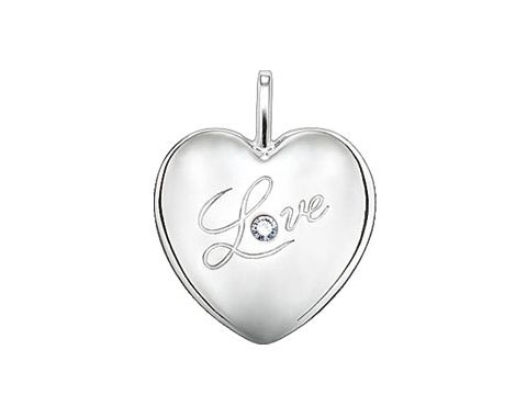 Thomas Sabo Anhänger aus Silber in Herzform mit der Gravur Love und einem funkelnden Diamanten. Ideal als Schmuckstück für romantische Anlässe.