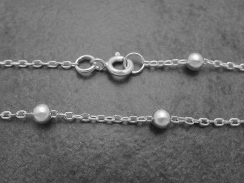 Kugelkette 4 mm Kugelkettchen in Silber, 27 cm lang, klassisches Fußkettchen mit Federringverschluss, Hersteller Juwelier Harnisch, elegant und zeitlos.