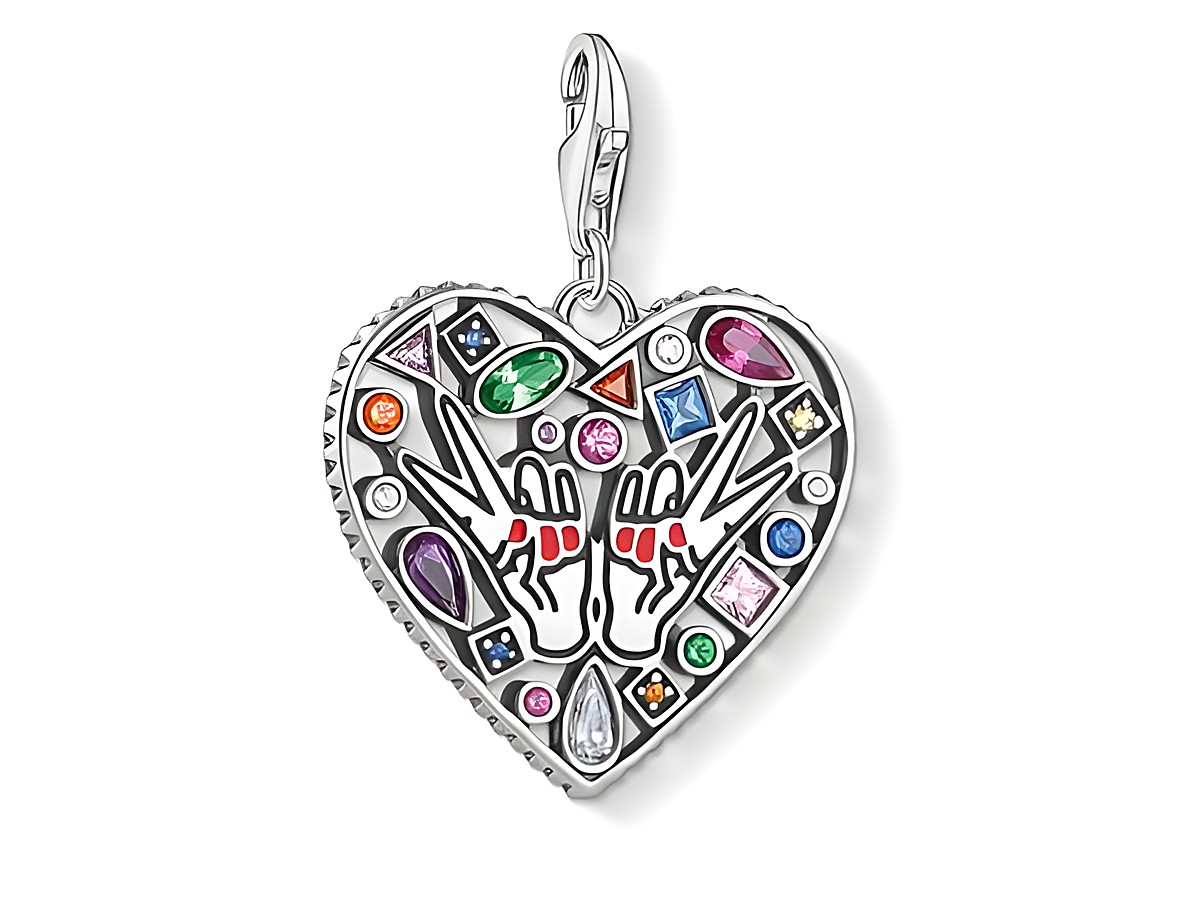 Charm-Anhänger in Herzform von Thomas Sabo, mehrfarbig gestaltet mit bunten Edelsteinen und einem einzigartigen Vintage Ethno-Design, ideal für individuelle Schmuckstücke.