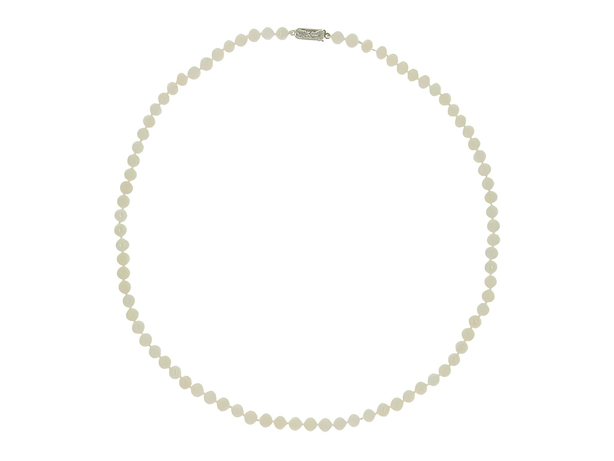 Perlenkette aus Süßwasser-Zuchtperlen mit einer Größe von 5-5,5 mm in Weiß, 42 cm lang, mit Silberverschluss, klassisches Design, Hersteller Juwelier Harnisch. – Ansicht 3