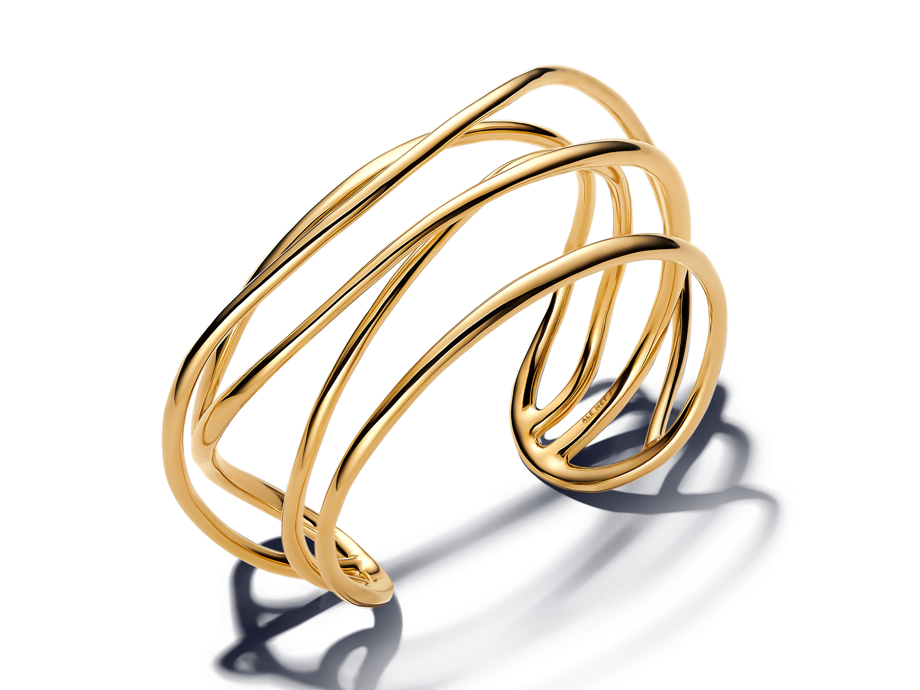 Organisch geformter Draht Armreifen von Pandora in Gelbgold Vergoldung, flexibel und modern gestaltet, mit einer Länge von 17,5 cm, ideal für jeden Anlass und stilvolle Akzente.