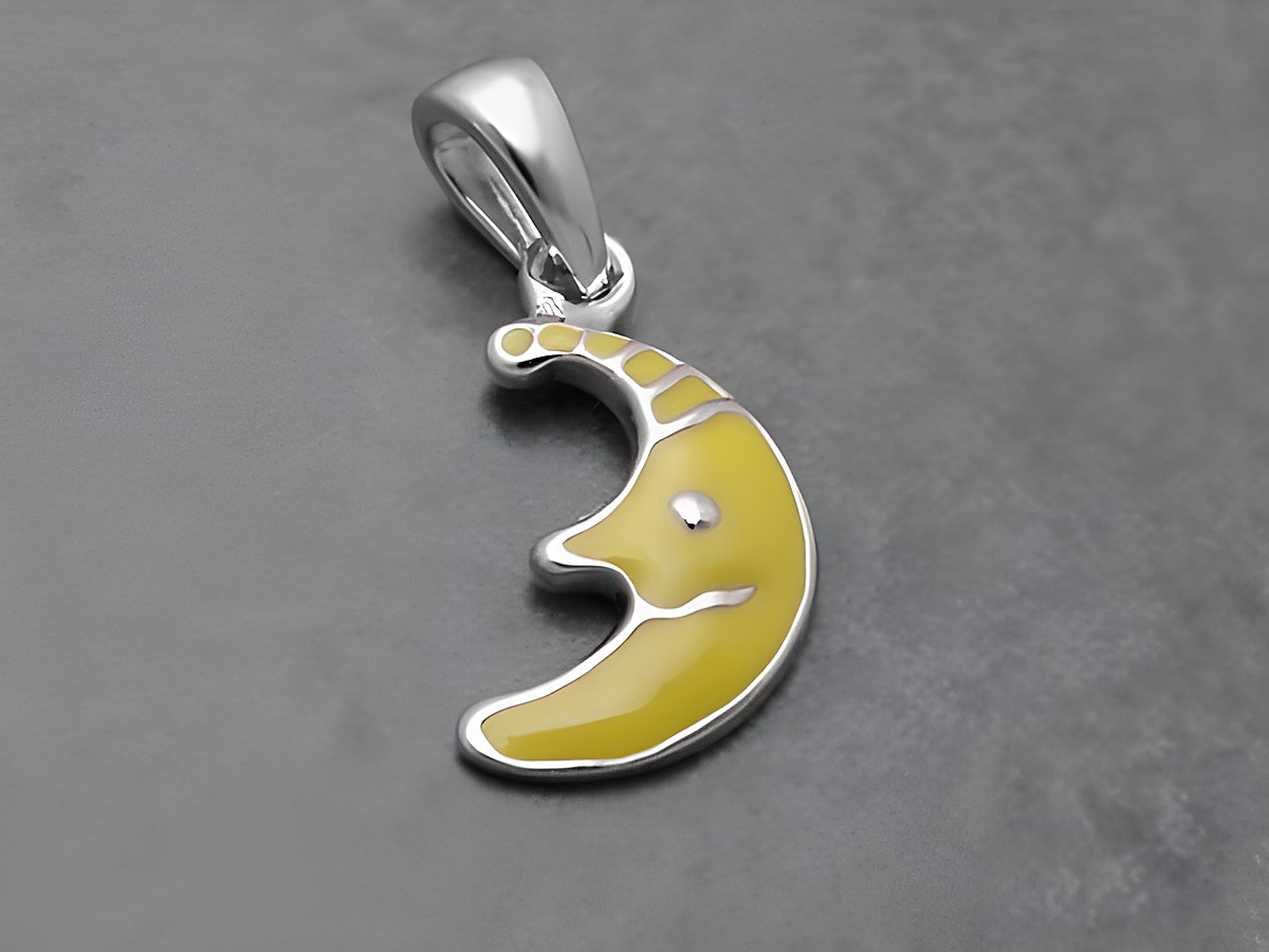 Mond lackiert - Sterling Silber Anhänger - Lack Hellgelb, Hersteller: Juwelier Harnisch, für Kinder, geformt wie ein lächelnder Mond mit feinen Details.