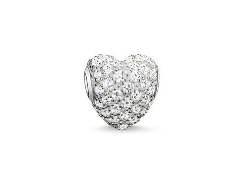 Weißes Pavéherz aus Sterling Silber mit weißen Zirkonia-Steinen, gestaltet von Thomas Sabo, ideal für Schmuckliebhaber und als elegantes Accessoire.