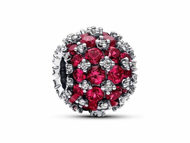 Ein rundes Pavé-Charm von Pandora in funkelndem Rosafarben, gefertigt aus Sterling Silber, besetzt mit einem Mix aus roten Steinen und klaren Zirkonia.
