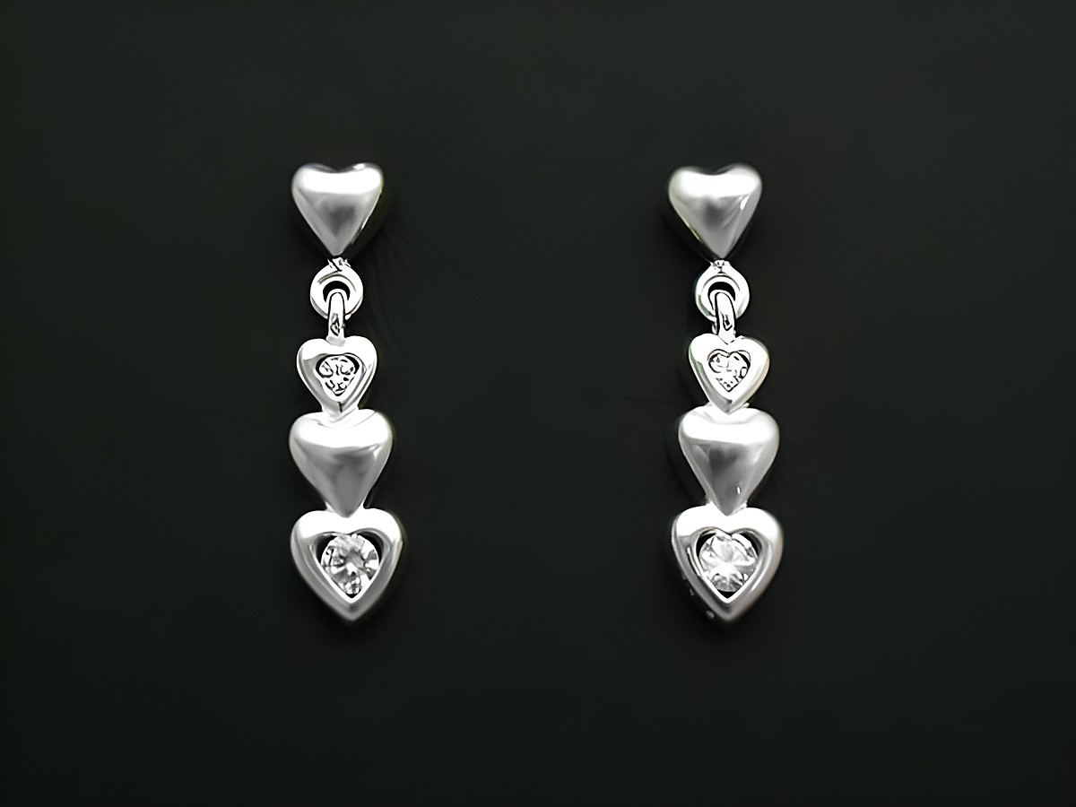 Ohrstecker in Form von drei Herzen aus 925 Sterling Silber mit Zirkonia-Steinen von Juwelier Harnisch, elegante Ohrhänger für jeden Anlass.