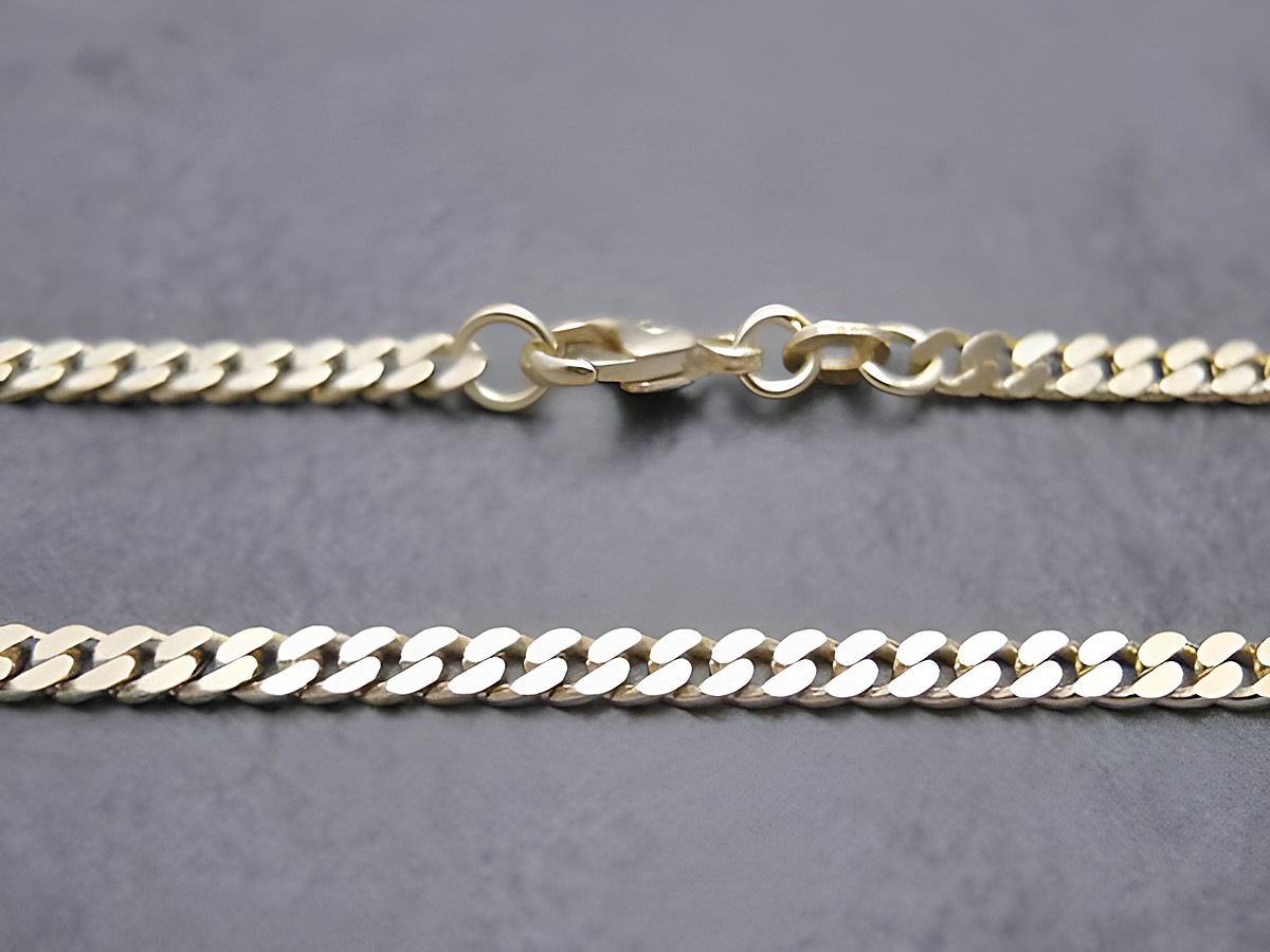 Panzer flach Kette aus Gold 585, 70 cm lang, 2,7 x 0,9 mm, gefertigt vom Juwelier Harnisch, ideale Ergänzung für eleganten Schmuck.
