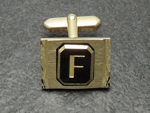 Vergoldete Manschettenknöpfe mit Initialen F, Hersteller Juwelier Harnisch, edles Design und elegante Optik, perfekt für formelle Anlässe und stilvolle Auftritte.