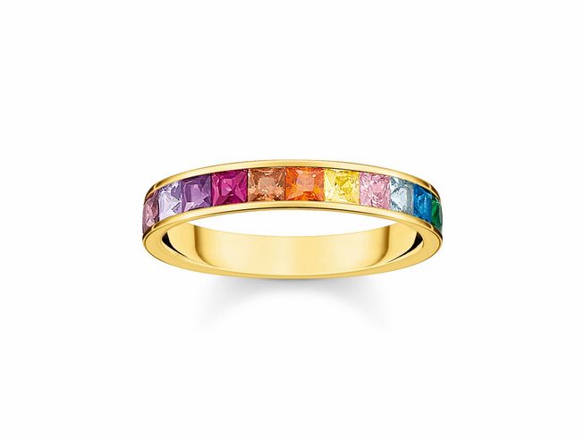 Der Ring aus Sterling Silber in vergoldeter Ausführung zeigt eine Reihe von bunten, mehrfarbigen Steinen im Regenbogenstil und hat die Größe 56.