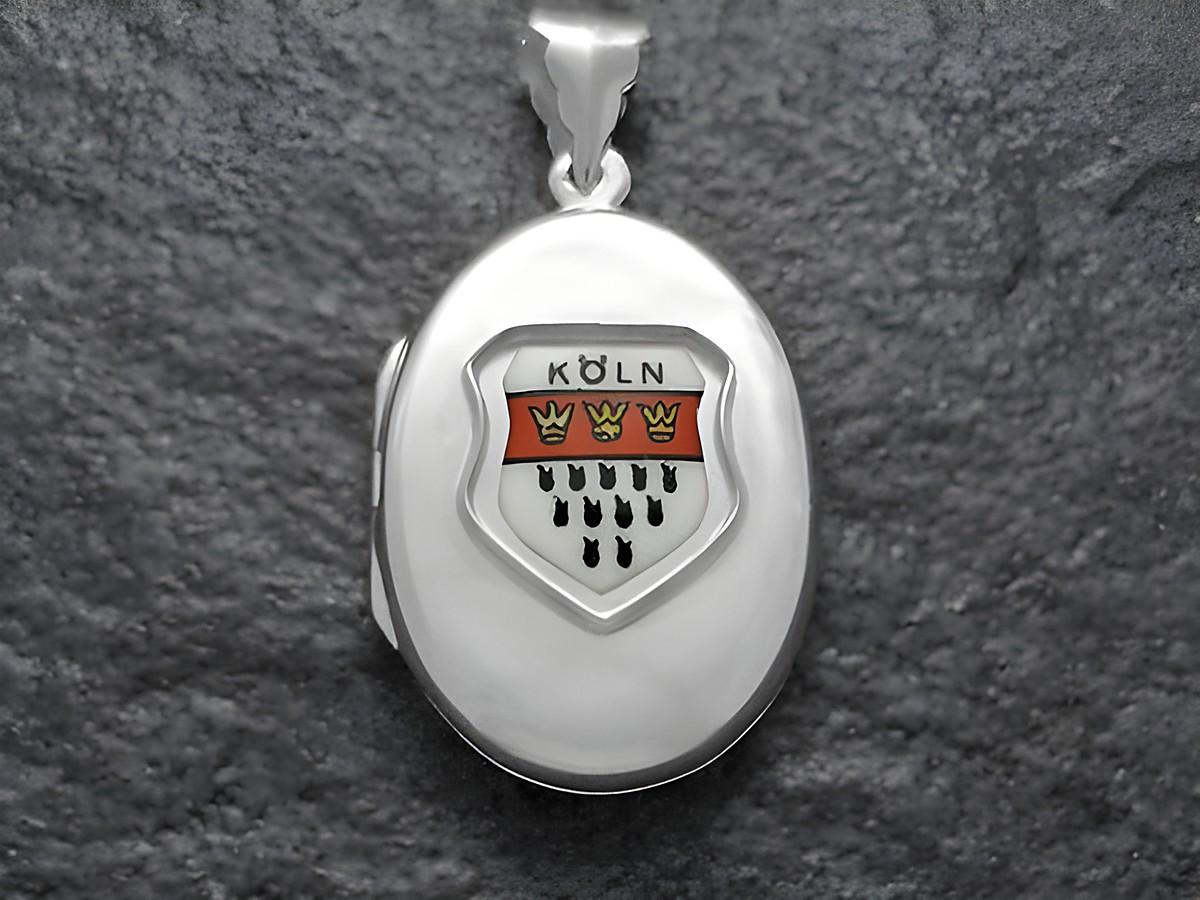 Köln Stadtwappen in einem silbernen Medaillon, Hersteller Juwelier Harnisch, Nordrhein-Westfalen. Das Wappen zeigt die Farben und Symbole der Stadt Köln.