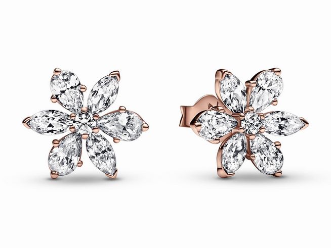 Ohrringe von Pandora in Roségold Vergoldung mit klaren Zirkonia, filigranes florales Design, ideal für besondere Anlässe oder als elegantes Accessoire im Alltag.