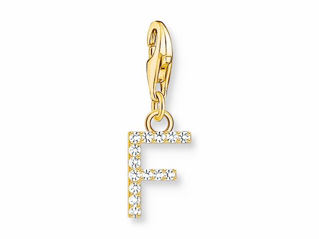 Charm-Anhänger in Form des Buchstabens F aus Silber mit vergoldeter Oberfläche und funkelnden Zirkonia-Steinen in Weiß, ideal für das Personalisieren von Schmuckstücken.