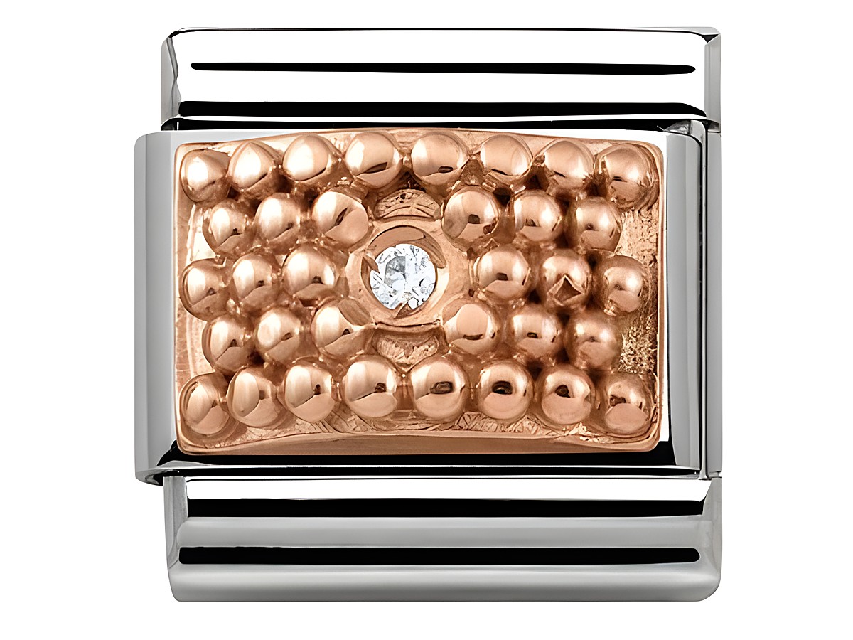 Das Bild zeigt das Nomination 430303 04 CLASSIC RELIEF aus Edelstahl und Roségold mit einer Struktur aus Punkten und einem funkelnden Stein in der Mitte.