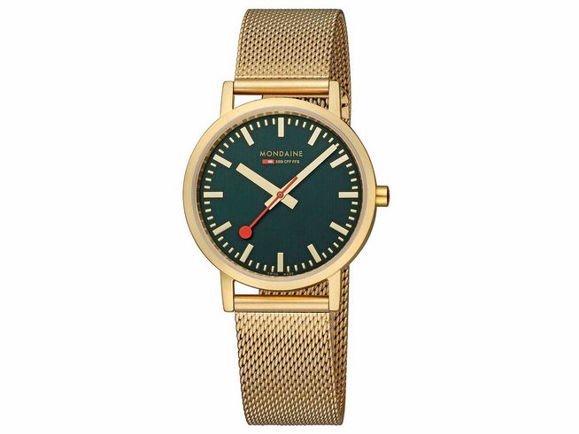 Mondaine Classic Uhr A660.30314.60SBM mit 36 mm Durchmesser und IP Gelbgoldvergoldung, zeigt ein Wald-Grünes Zifferblatt und ein elegantes Mesh-Armband.