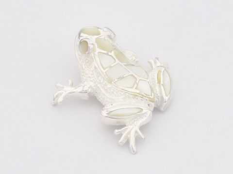 Frosch Anhänger aus Sterling Silber mit fabelhaftem Perlmutt, hergestellt von Juwelier Harnisch, perfekt für Tierliebhaber.