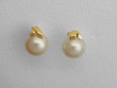 Gold Ohrringe Stecker mit Süßwasser Zuchtperlen in 585 Gold, hochwertig verarbeitet vom Juwelier Harnisch. Elegantes Design für jeden Anlass.