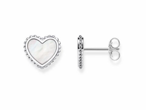 Ohrstecker von Thomas Sabo in Herzform aus weißem Perlmutt mit feiner Umrandung, ideal für elegante Anlässe und täglichen Gebrauch. Modell H2004-029-14.