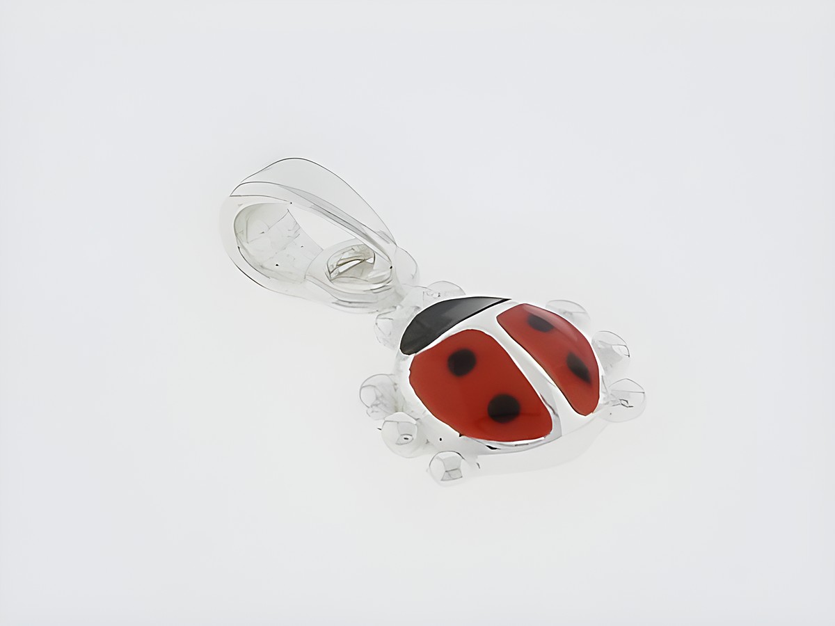 Silber Anhänger in Form eines Marienkäfers, rot und schwarz lackiert, als Glücksbringer, hergestellt von Juwelier Harnisch, passend für Tierliebhaber.