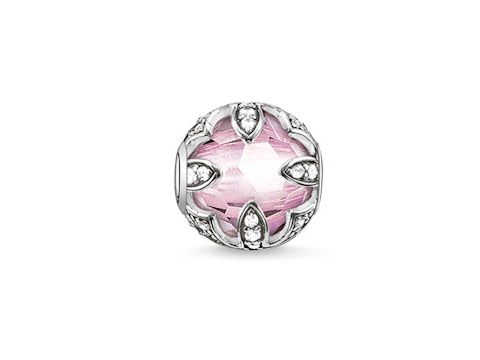 Karma Bead von Thomas Sabo in rosa mit Lotosmotiv, aus Sterling Silber, besetzt mit synthetischem Korund und Zirkonia in pink. Schmuckstück für individuelle Armbänder.