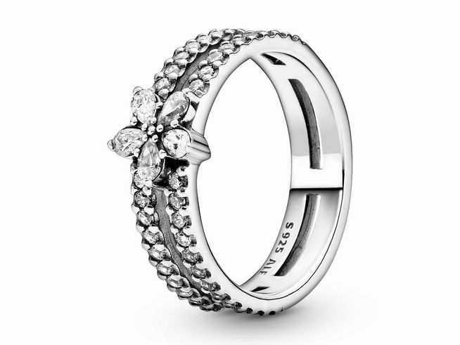 Schimmernder Pandora Ring aus Silber mit funkelnder Schneeflocke und Zirkonia, Größe 50, elegantes Design mit detailreicher Fassung und verzierter Oberfläche.