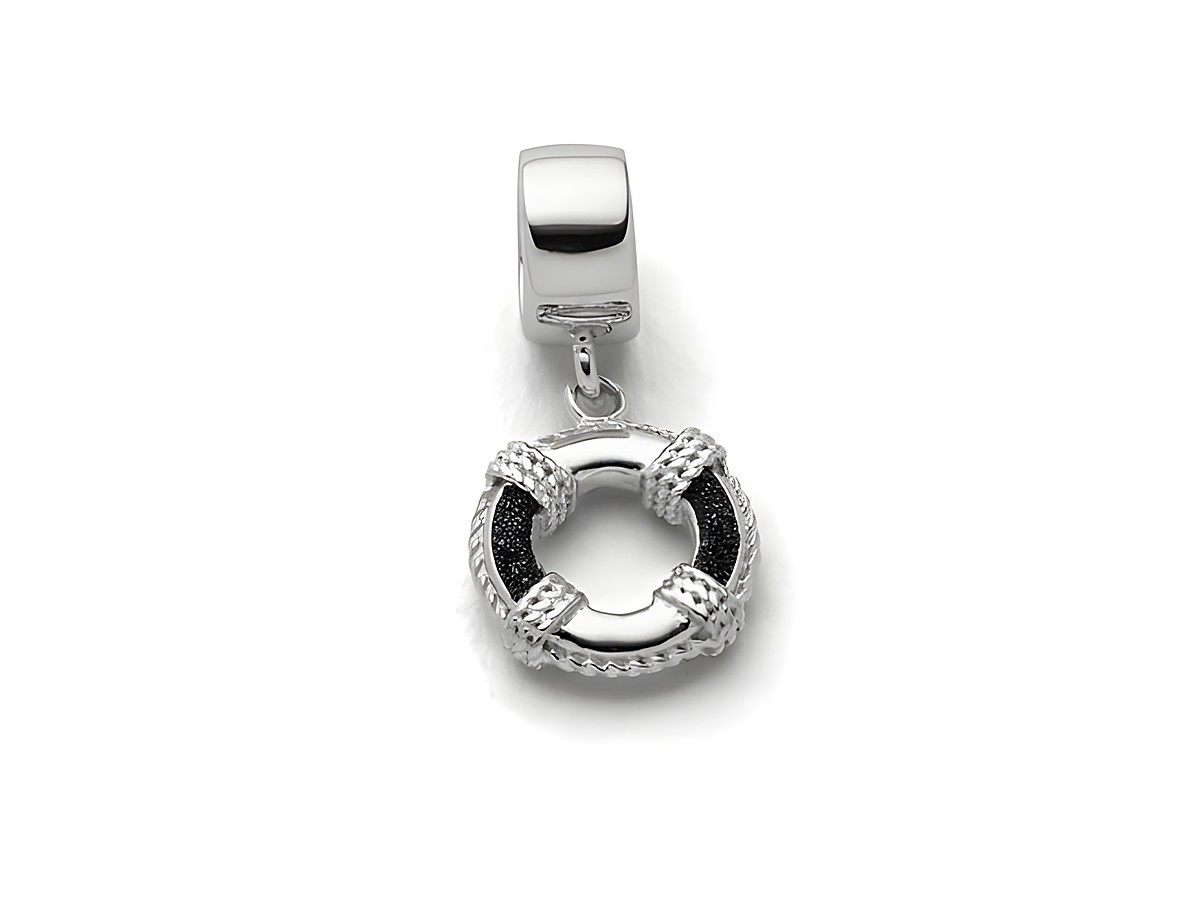 Sterling Silber Charm in Form eines Rettungsrings mit Lavasand-Elementen, ergänzt durch eine glänzende, vernickelte Aufhängung, ideal für individuelle Schmuckstücke von DUR.