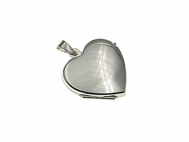 Weißgold Medaillon in Herzform, romantisch und elegant, aus Weißgold 333, Hersteller Juwelier Harnisch, ideal als persönliches Geschenk oder Schmuckstück.