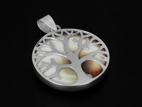Silber Anhänger Lebensbaum mit Shiva Auge und symbolischem Baumdesign, hergestellt von Juwelier Harnisch, ergänzt durch weitere Steine in attraktiver Ausführung.
