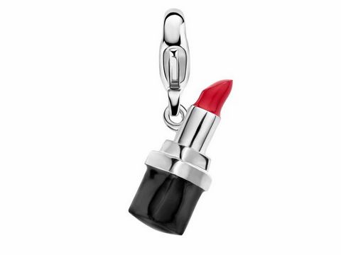 Lippenstift Charm von Ti Sento aus Silber mit rotem Lippenstift und schwarzem Gehäuse, ideal als Accessoire für jeden Anlass und Teil der Femme Fatale Kollektion.