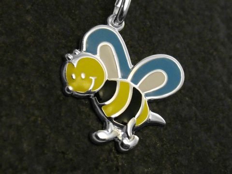 Emaillierter Sterling Silber Anhänger in Form eines fröhlichen Bienchens mit gelben und blauen Elementen, ideal für Kinder, Hersteller Juwelier Harnisch.