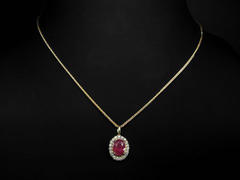Hinreißendes Gold Collier mit Zopf, 45 cm lang, aus 585 Gold. Der Mittelteil ist mit Brillanten und einem Rubin verziert, hergestellt von Juwelier Harnisch.