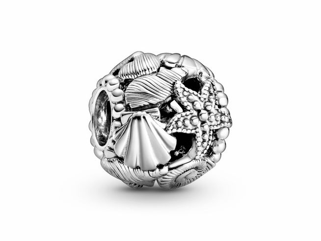 Durchbrochener Seestern, Muscheln und Herzen Charm aus Silber von Pandora, kunstvoll gearbeitet, ideal für eine stilvolle Schmuckkollektion und maritime Akzente.