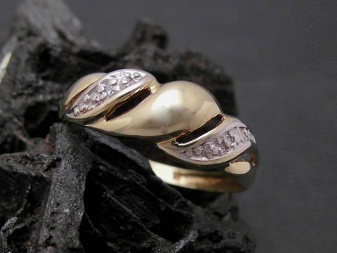 Gold Ring attraktiv Gold 585 bicolor mit Diamanten von Juwelier Harnisch, Größe 52,5 bis 54/17,5, elegant gefertigter Goldring mit funkelnden Akzenten.