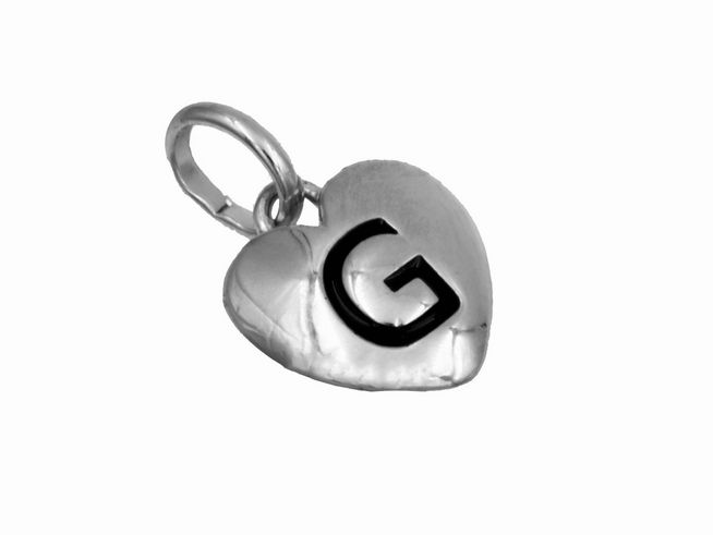 Herzanhänger aus 925 Sterling Silber mit glänzender polierter Oberfläche, rhodiniert, verziert mit dem Buchstaben G, geeignet für Kinder von Juwelier Harnisch.