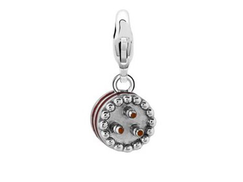 Charm von Ti Sento mit Torte-Design, symbolisiert Geburtstagsthemen, aus Silber gefertigt, ideal für persönliche Schmuckstücke oder Geschenke.