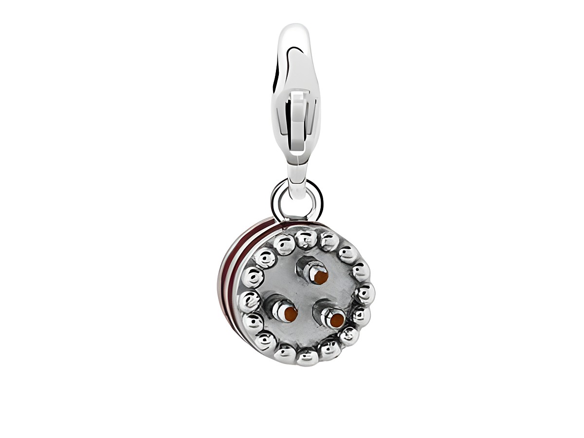 Charm von Ti Sento mit Torte-Design, symbolisiert Geburtstagsthemen, aus Silber gefertigt, ideal für persönliche Schmuckstücke oder Geschenke.