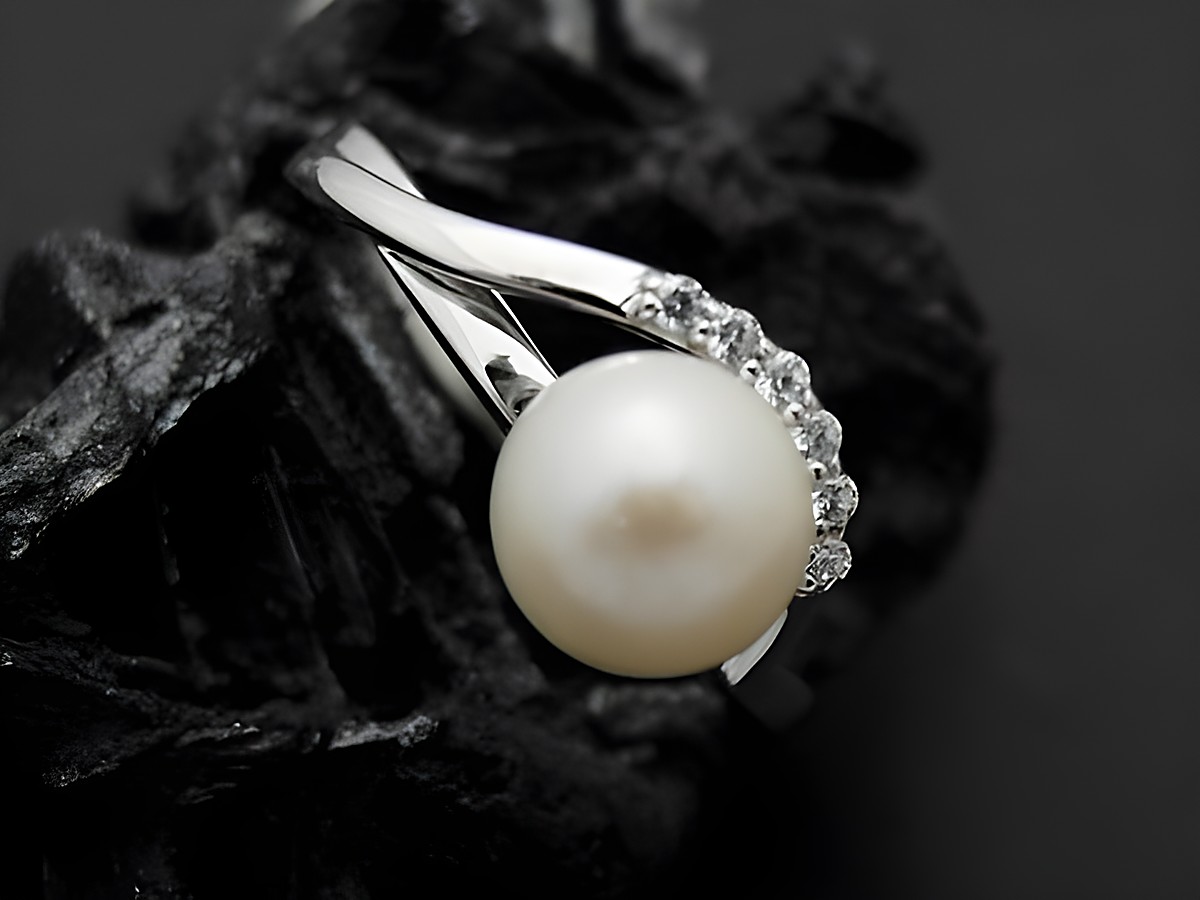Silber Ring mit eleganter Süßwasserzuchtperle und Zirkonia, Größe 60, Hersteller Juwelier Harnisch, stilvolles Design, perfekt für besondere Anlässe.