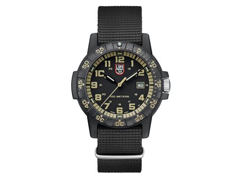 Herren Armbanduhr Luminox LEATHERBACK SEA TURTLE GIANT 0320 SERIES XS.0333 mit schwarzem Zifferblatt, beigem Zahlen und robustem Gehäuse. Perfekt für Abenteuer und Alltag.
