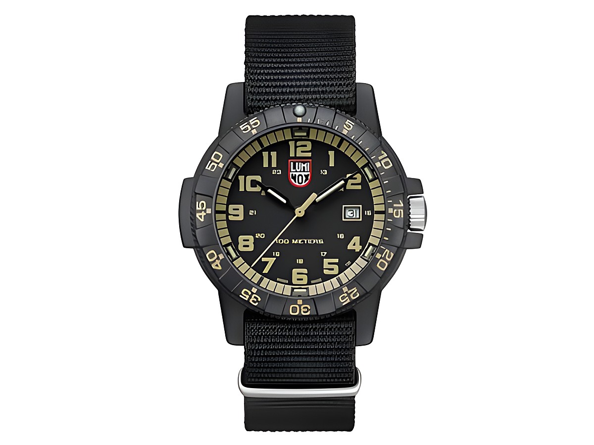 Herren Armbanduhr Luminox LEATHERBACK SEA TURTLE GIANT 0320 SERIES XS.0333 mit schwarzem Zifferblatt, beigem Zahlen und robustem Gehäuse. Perfekt für Abenteuer und Alltag.