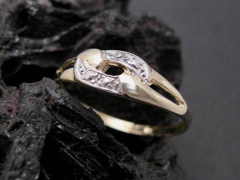 Charismatischer Gold Ring in bicolor aus Gold 585, besetzt mit funkelnden Diamanten, Größe 48, Hersteller Juwelier Harnisch, bis Größe 50/16.