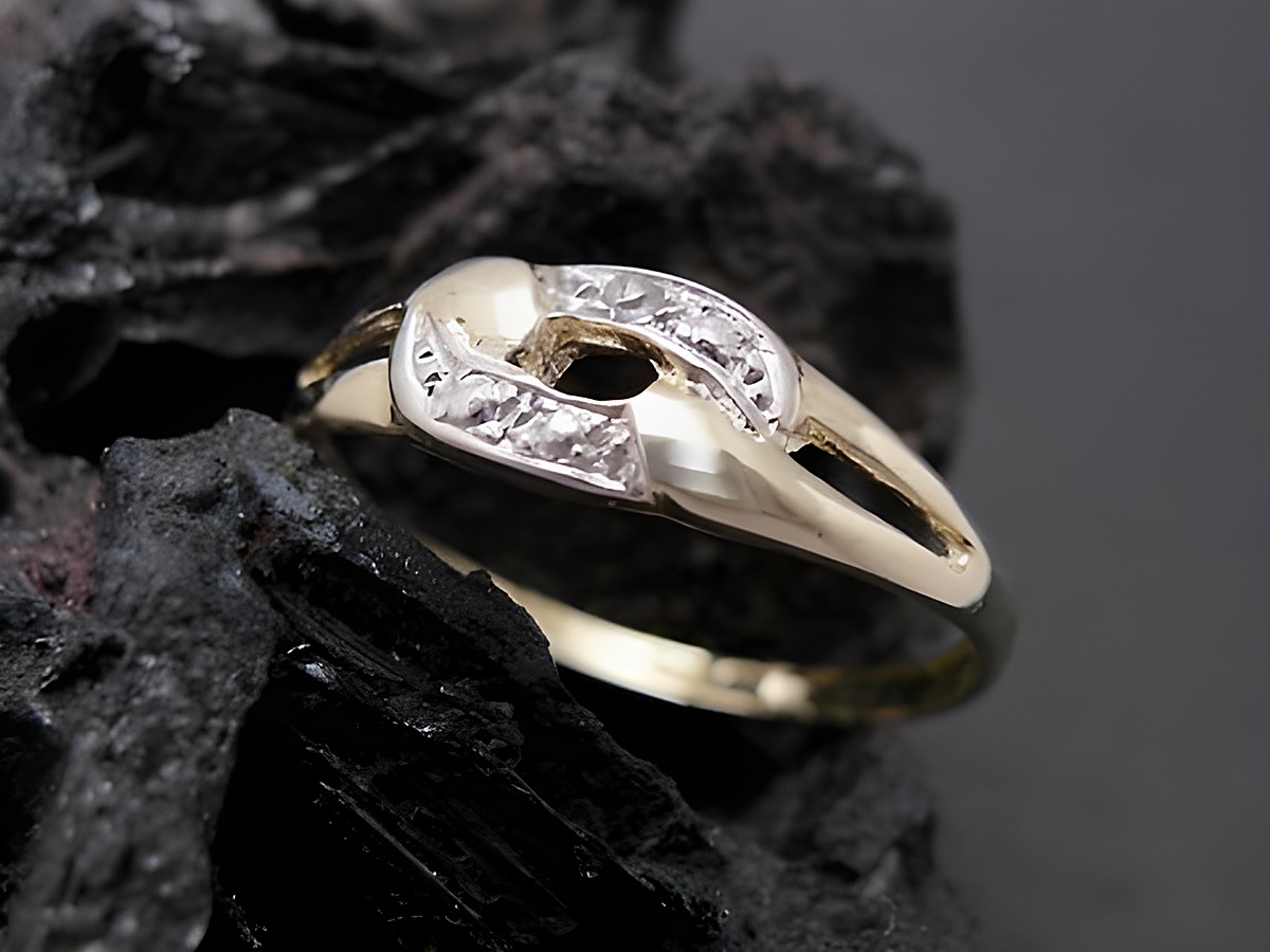Charismatischer Gold Ring in bicolor aus Gold 585, besetzt mit funkelnden Diamanten, Größe 48, Hersteller Juwelier Harnisch, bis Größe 50/16.