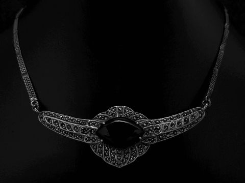 Designerschmuck Silber Collier Kette nostalgisch aus geschwärztem Silber mit Markasit und Onyx, Länge 44 cm, von Juwelier Harnisch, Vintage Stil, ideal für besondere Anlässe.