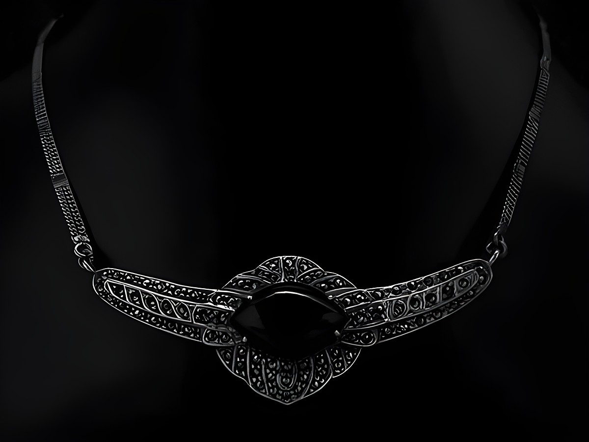 Designerschmuck Silber Collier Kette nostalgisch aus geschwärztem Silber mit Markasit und Onyx, Länge 44 cm, von Juwelier Harnisch, Vintage Stil, ideal für besondere Anlässe.