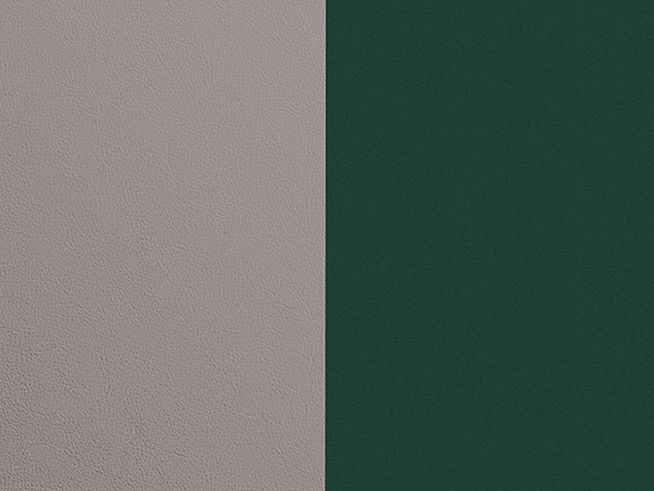 Ein quadratisches Stück Leder in zwei Farben, links in einem sanften Grauton und rechts in einem tiefen Waldgrün, geeignet für die Les Georgettes Armreife.