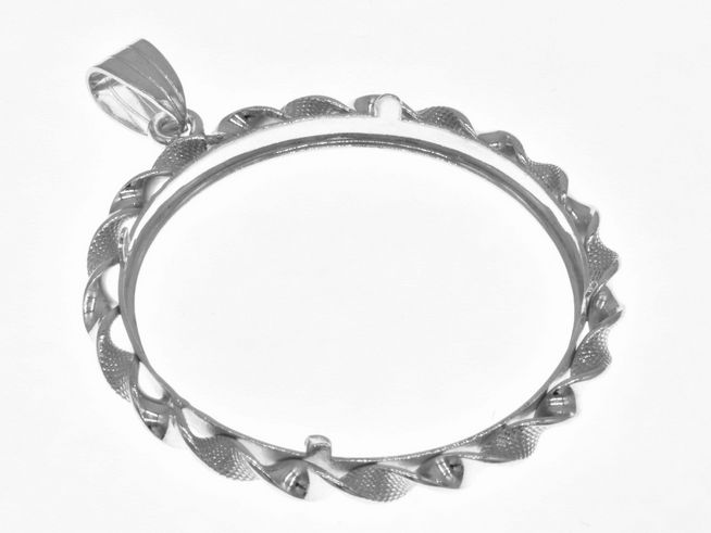 Münzfassung Anhänger aus 925 Sterling Silber mit zarter, gewundener Kordel, Durchmesser geeignet für max. 34 mm Münzen, hergestellt von Juwelier Harnisch.