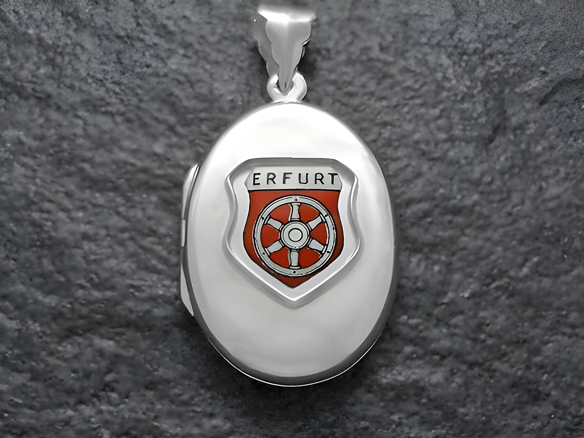 Silber Medaillon mit eingelegtem Wappen von Erfurt, das einen rot-weißen Schild mit einem Rad zeigt, hergestellt von Juwelier Harnisch in Thüringen.