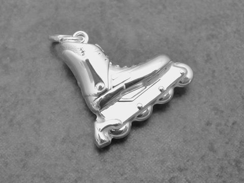 Inline-Skater Anhänger aus Sterling Silber, sportlich gestaltet, ideal für Sportliebhaber, Hersteller Juwelier Harnisch. Ideal als modisches Accessoire.