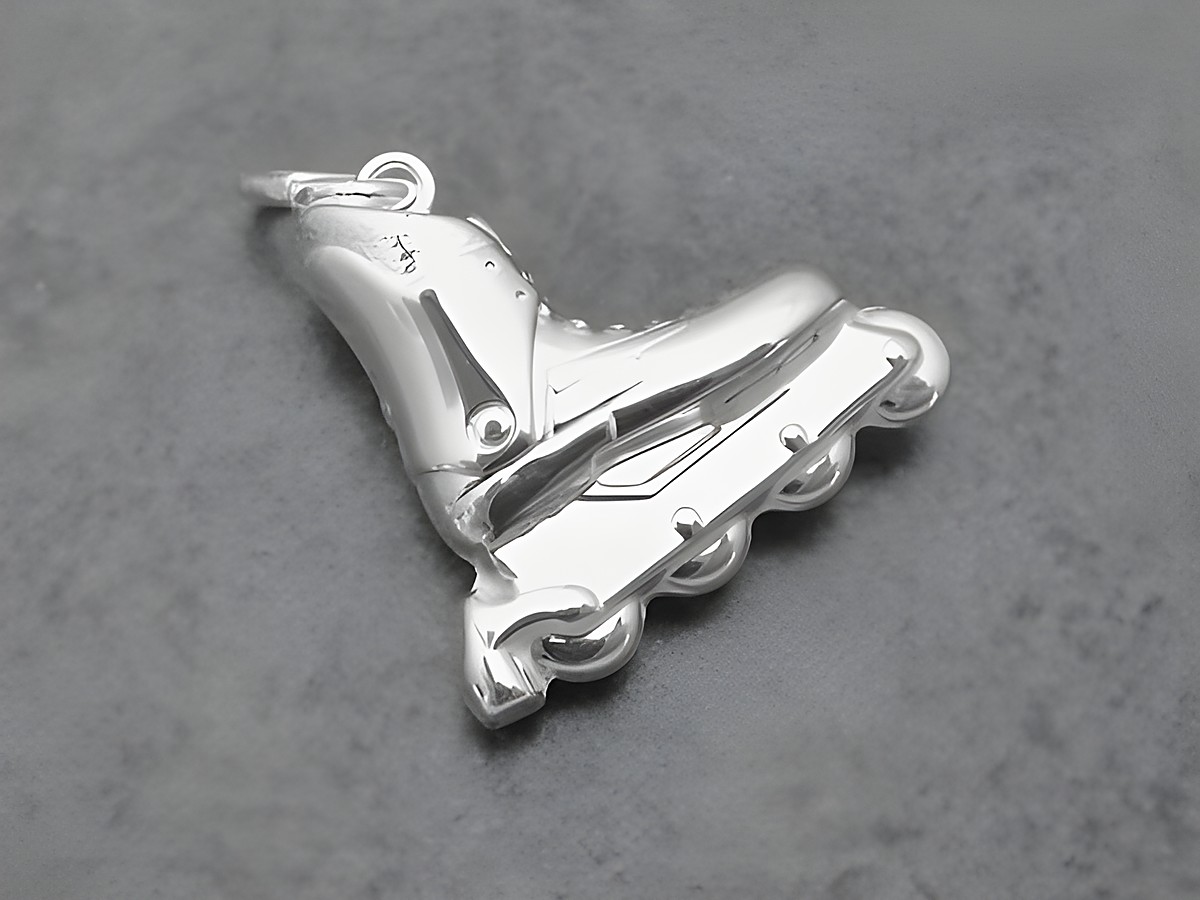 Inline-Skater Anhänger aus Sterling Silber, sportlich gestaltet, ideal für Sportliebhaber, Hersteller Juwelier Harnisch. Ideal als modisches Accessoire.