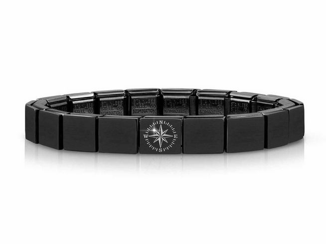 423910207-0 Schwarzes PVD Armband aus Edelstahl von Nomination mit Windrose-Motiv, elegant und modern gestaltet, perfektes Accessoire für jeden Anlass. Ideal zum Kombinieren mit anderen Schmuckstücken.
